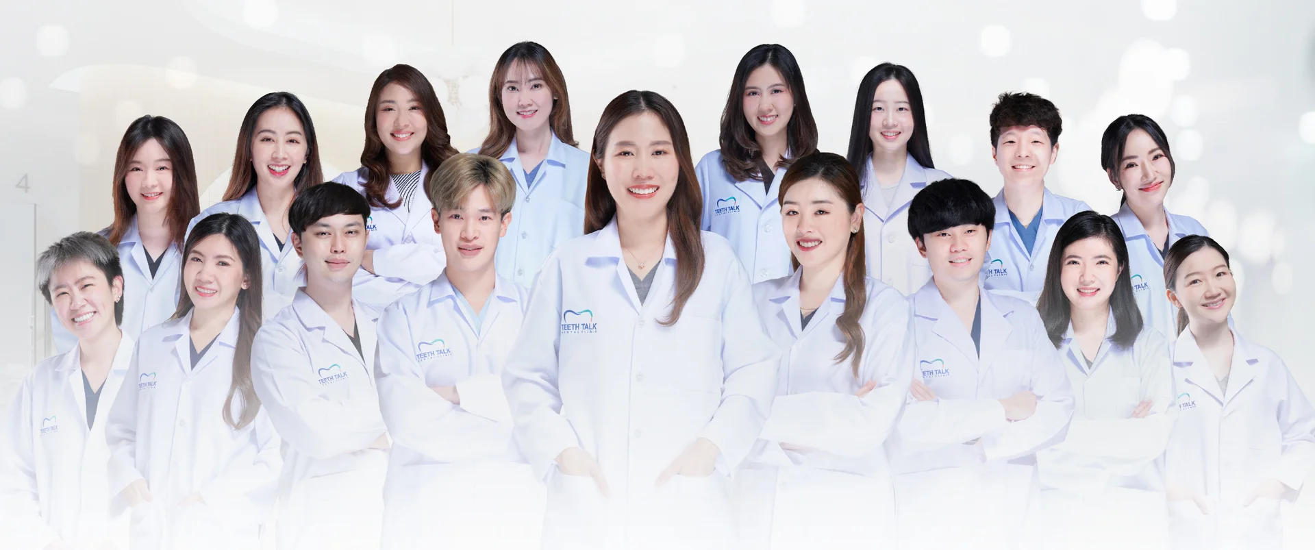 ทีมทันตแพทย์เฉพาะทางมากประสบการณ์ Teeth Talk Dental Clinic จั
