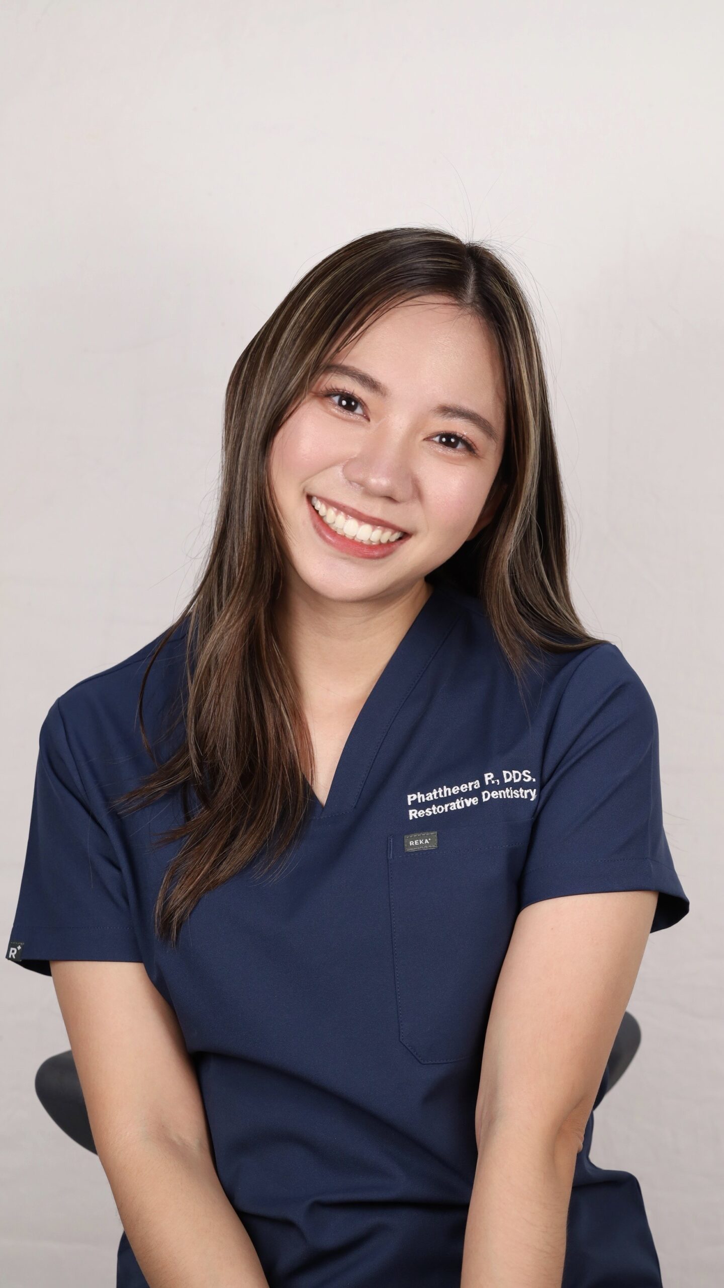 ทพญ. พัทธ์ธีรา เพ็ญพสิษฐ์ DDS.